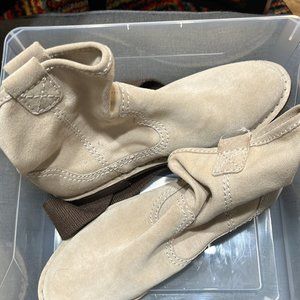Sued boots